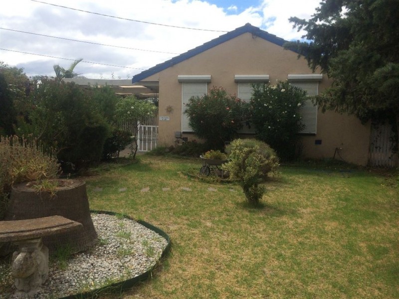 4 Luton Place, Clayton South VIC 3169