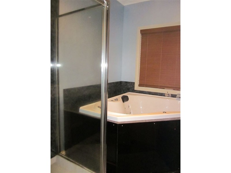 2/9 Burns Ave, Clayton South VIC 3169