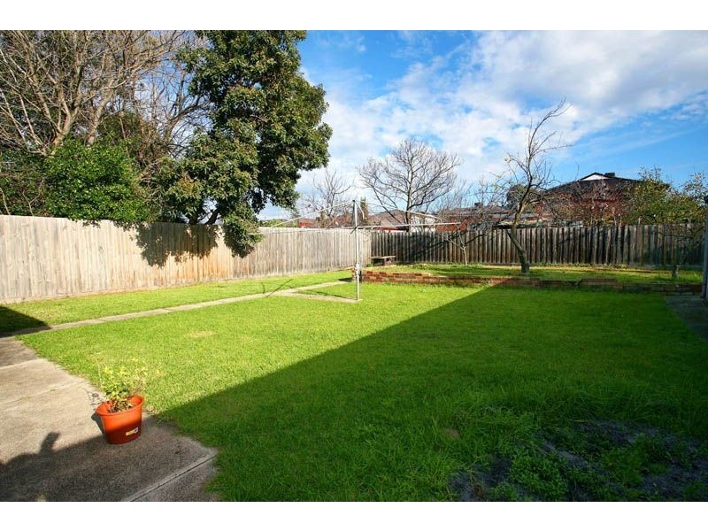 1 Barton Road, Clayton South VIC 3169