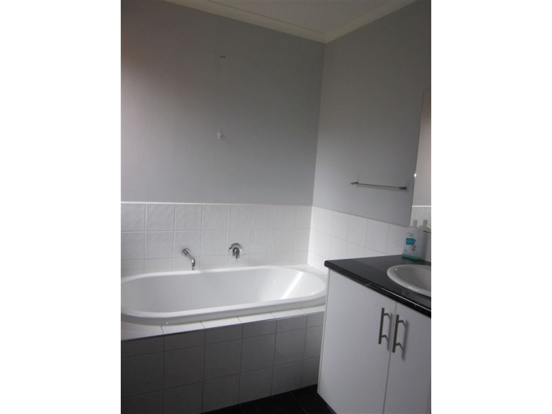 2/23 McMillan Street, Clayton VIC 3168