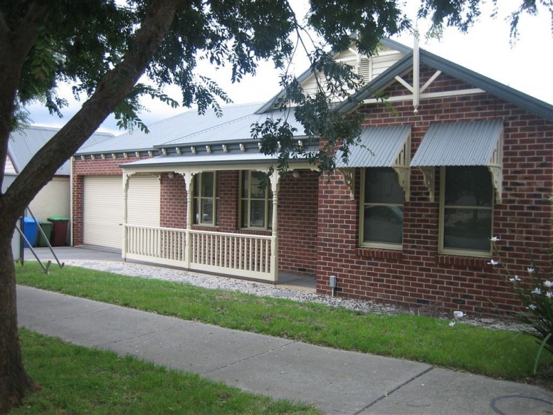 4 Eastern Park Square, Narre Warren South VIC 3805