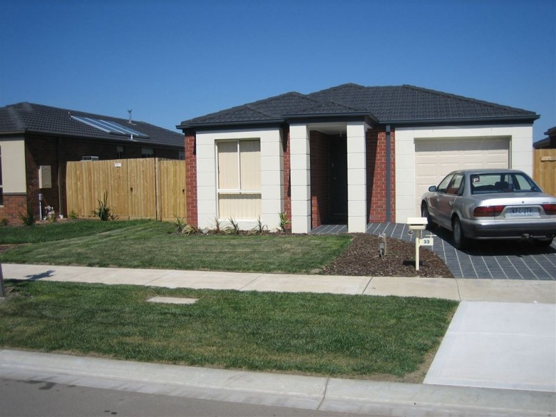 33 Melzak Way, Berwick VIC 3806