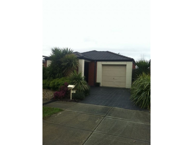 33 Melzak Way, Berwick VIC 3806