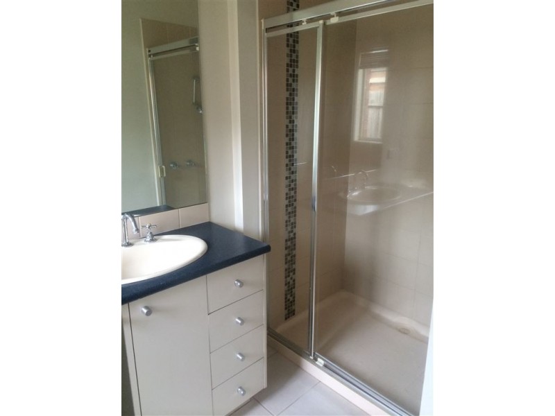 33 Melzak Way, Berwick VIC 3806