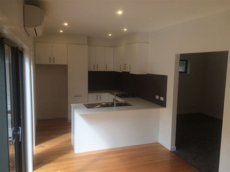 2/10 Dover Street, Oakleigh East VIC 3166