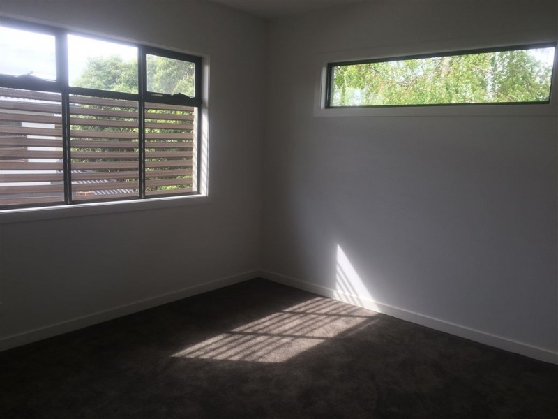 2/10 Dover Street, Oakleigh East VIC 3166