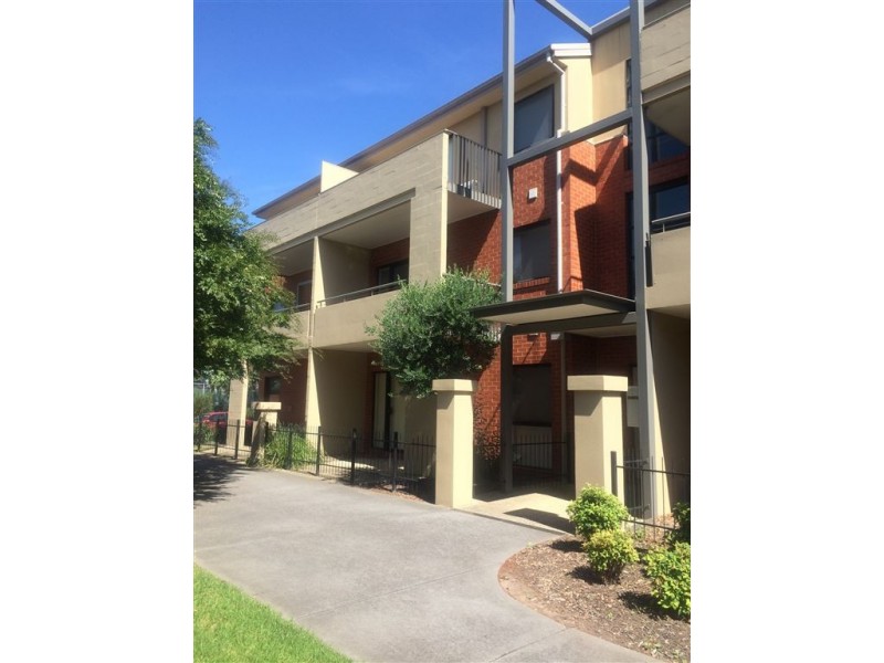 1/1 Greenfield Drive, Clayton VIC 3168