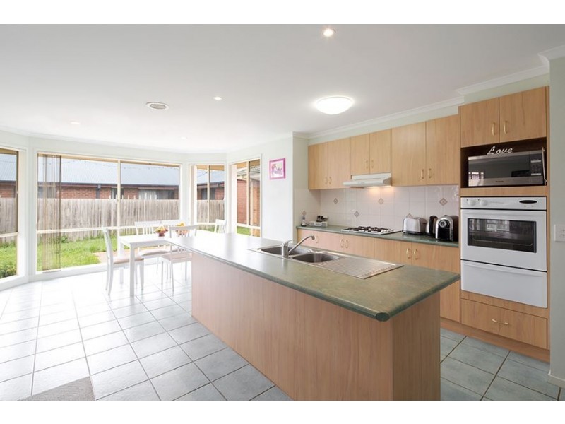 122 Bellevue Drive, Berwick VIC 3806