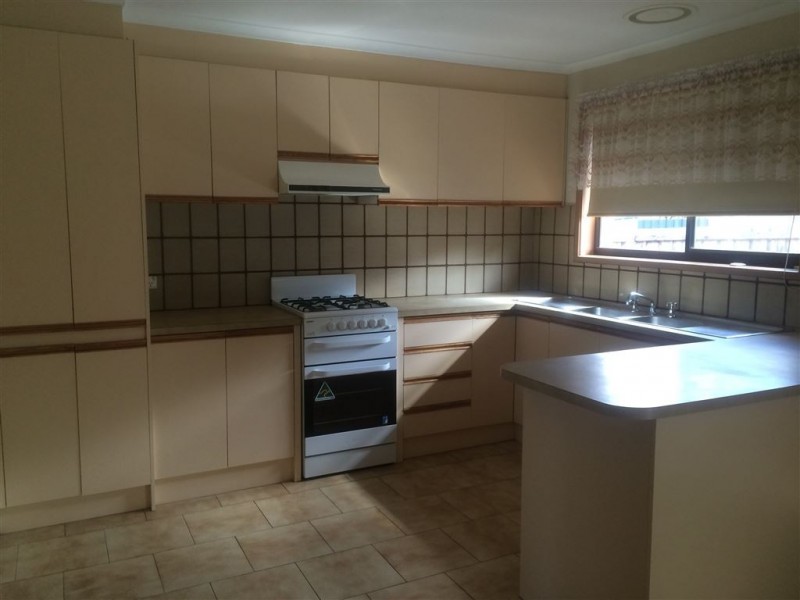 2/188 Gladstone Road, Dandenong North VIC 3175