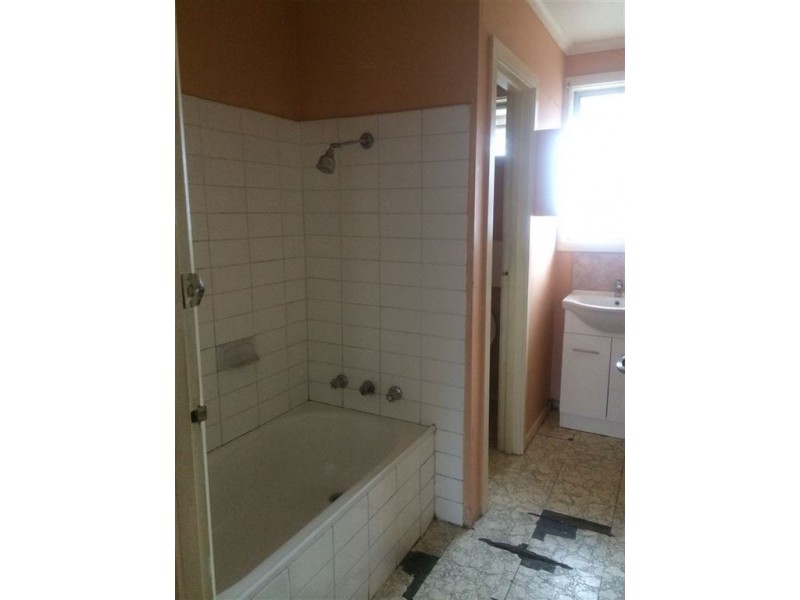 2/25 Oakes Avenue, Clayton South VIC 3169