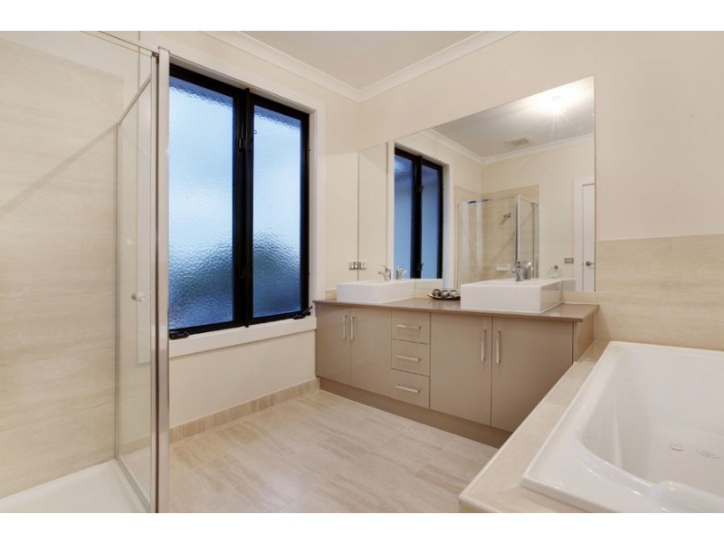 1 Frank Avenue, Clayton South VIC 3169