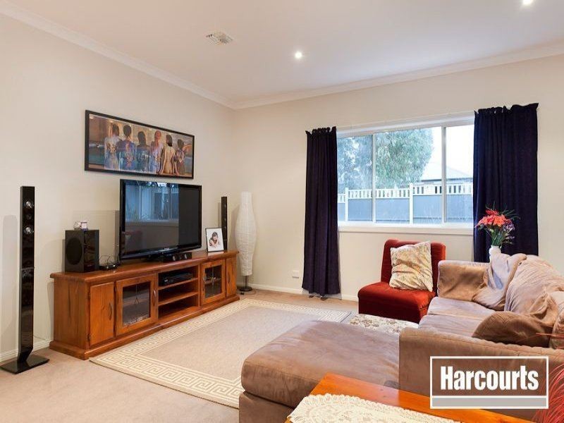 42 Clearwater Drive, Pakenham VIC 3810