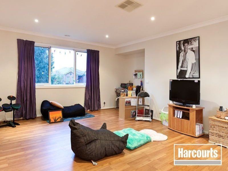 42 Clearwater Drive, Pakenham VIC 3810