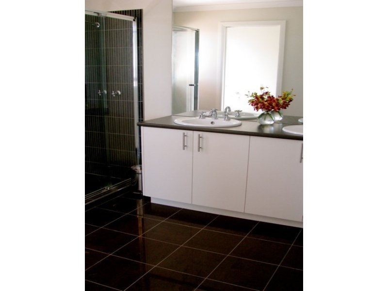 42 Clearwater Drive, Pakenham VIC 3810