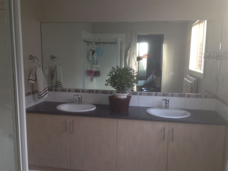 16 Montpelier Drive, Berwick VIC 3806