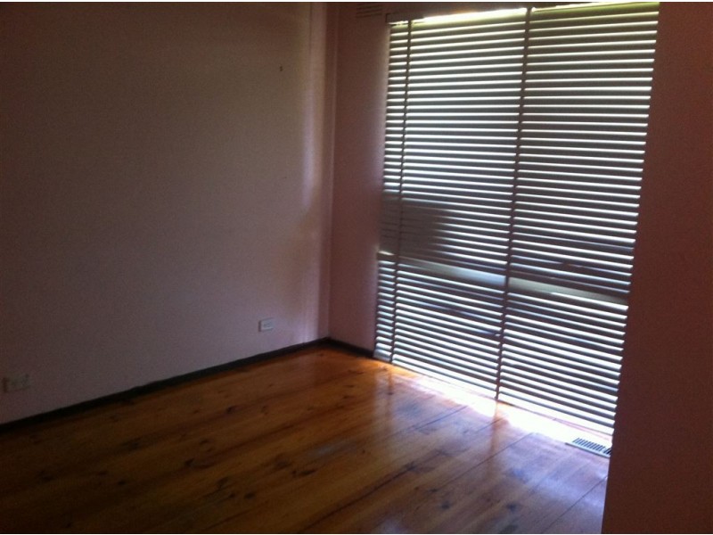 1/2 Moore Avenue, Clayton South VIC 3169