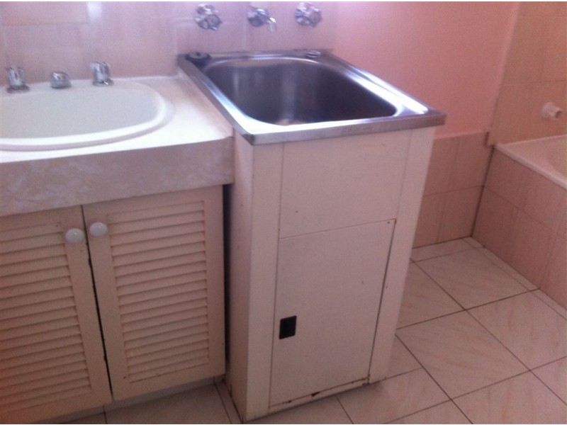 1/2 Moore Avenue, Clayton South VIC 3169