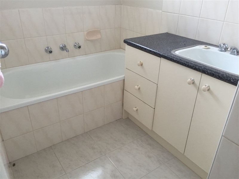 6 Narrumburn Road, Clayton South VIC 3169