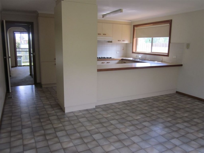 1/207 Carinish Road, Clayton VIC 3168