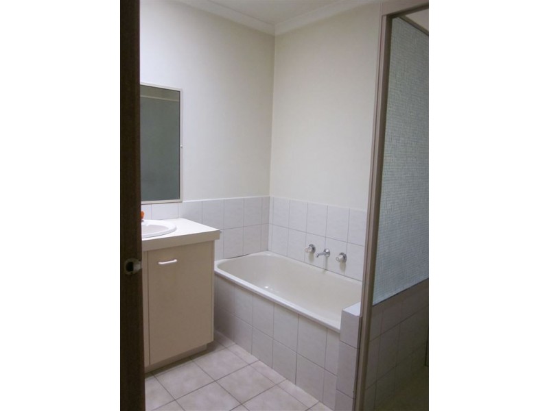 1/207 Carinish Road, Clayton VIC 3168