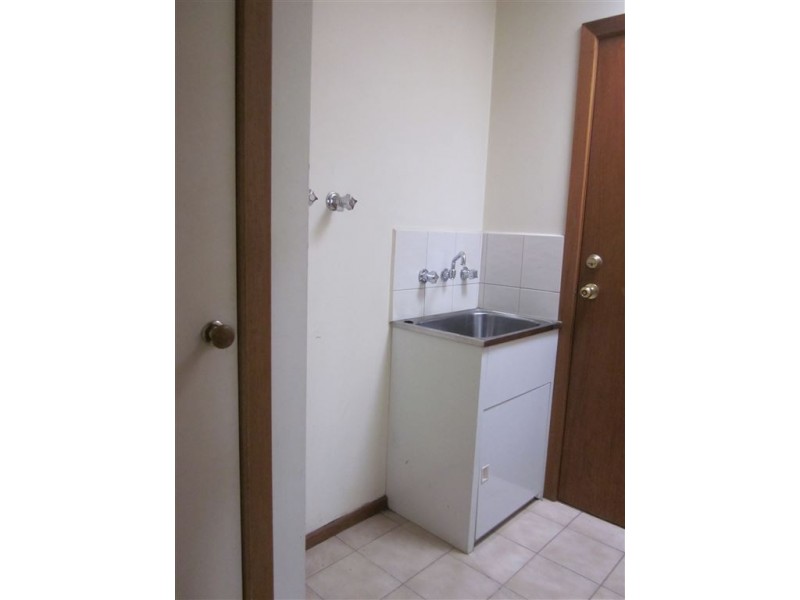 1/207 Carinish Road, Clayton VIC 3168