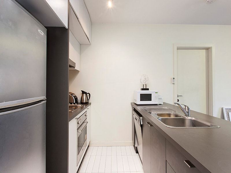 16/1 Greenfield Drive, Clayton VIC 3168