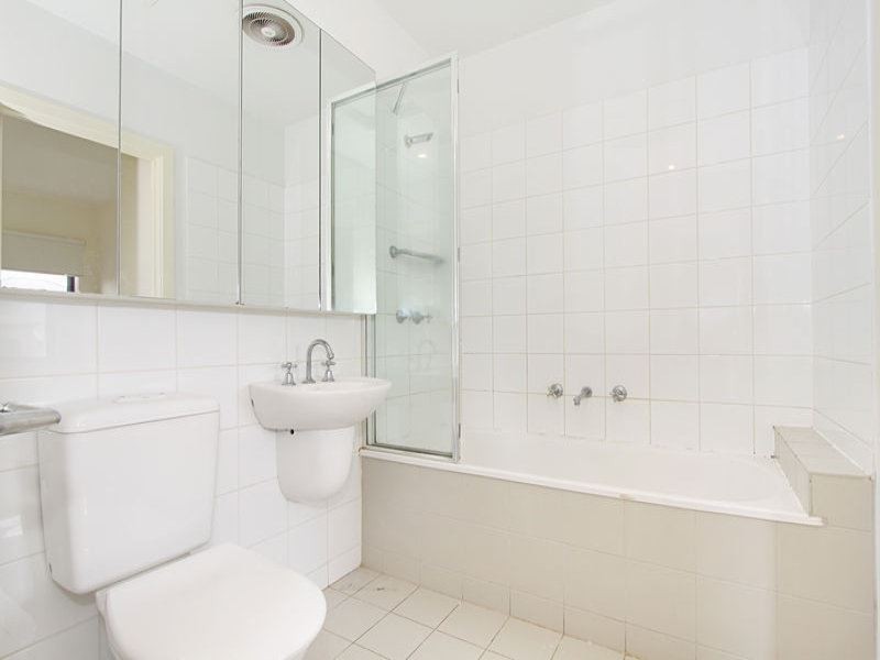 16/1 Greenfield Drive, Clayton VIC 3168