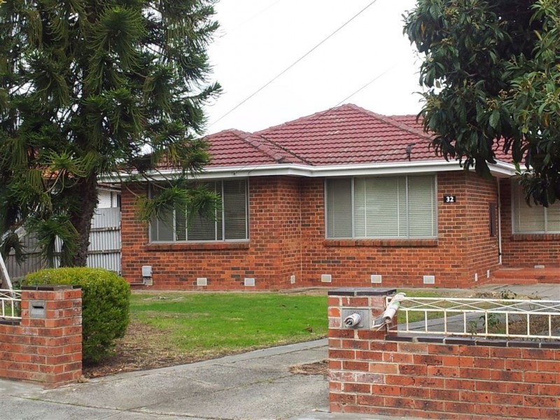 32 Monash Crescent, Clayton South VIC 3169