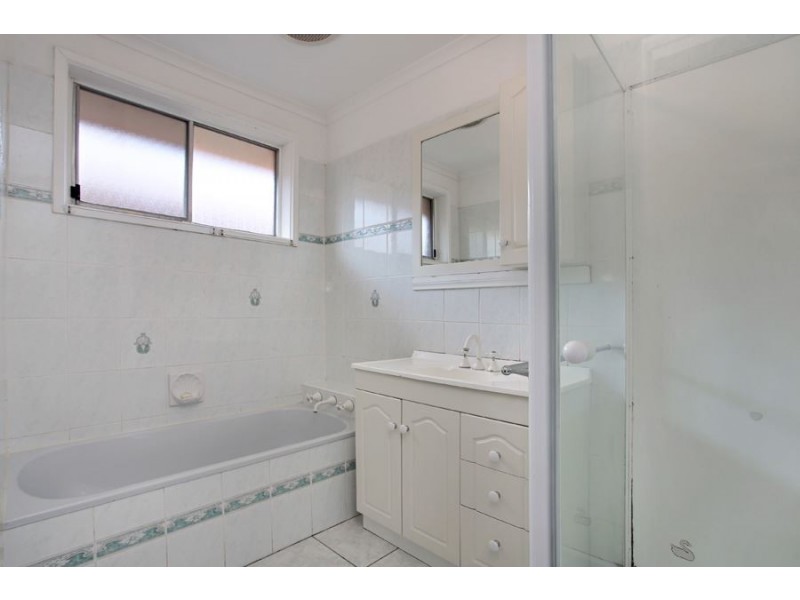 5 Narrumburn Road, Clayton South VIC 3169