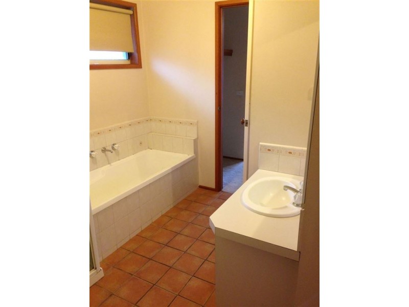 105 Strong Drive, Hampton Park VIC 3976