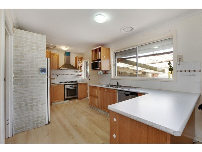 4 Luton Place, Clayton South VIC 3169