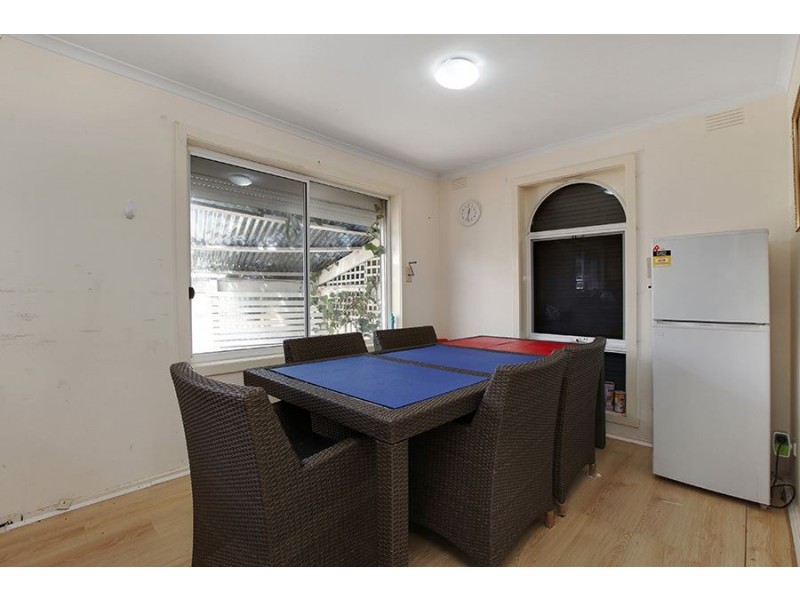 4 Luton Place, Clayton South VIC 3169