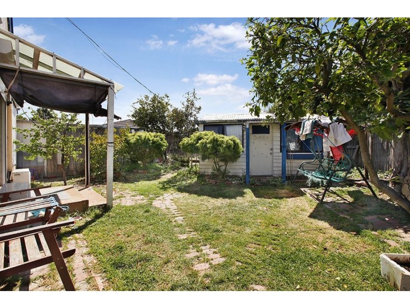 4 Luton Place, Clayton South VIC 3169