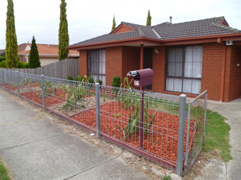79 Hinrichsen, Hallam VIC 3803
