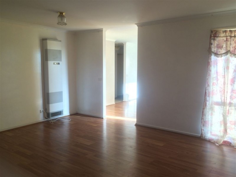 79 Hinrichsen, Hallam VIC 3803