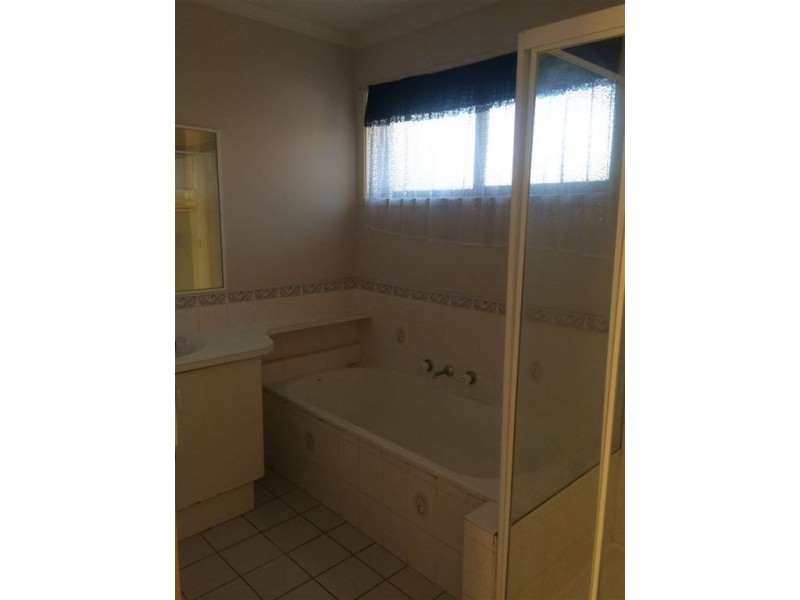79 Hinrichsen, Hallam VIC 3803