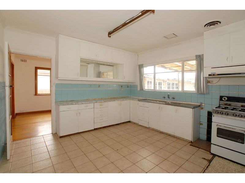 33 Rayhur Street, Clayton South VIC 3169