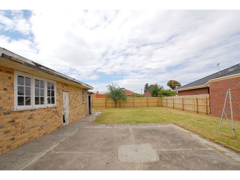 33 Rayhur Street, Clayton South VIC 3169