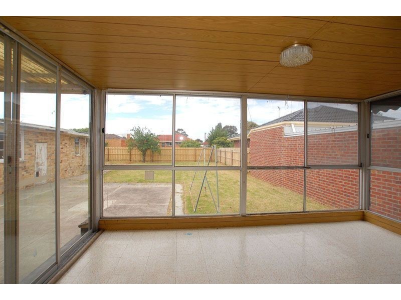 33 Rayhur Street, Clayton South VIC 3169