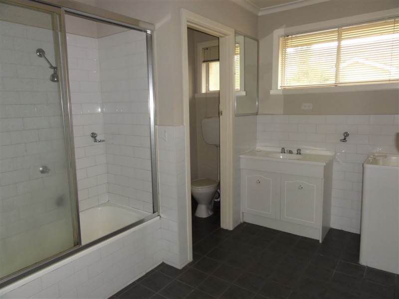 2/11 Burns Avenue, Clayton South VIC 3169