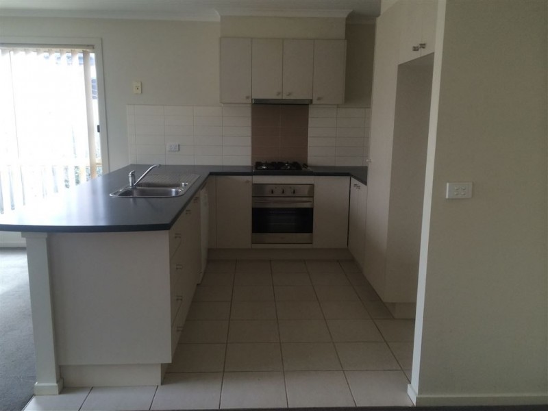 33 Melzak Way, Berwick VIC 3806