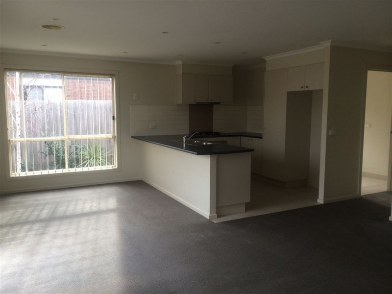 33 Melzak Way, Berwick VIC 3806