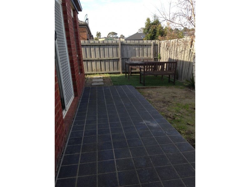 33 Melzak Way, Berwick VIC 3806