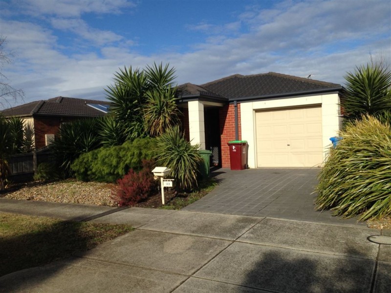 33 Melzak Way, Berwick VIC 3806