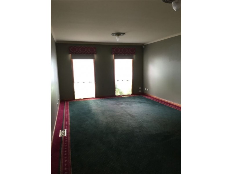 10 Tarrangower Place, Berwick VIC 3806