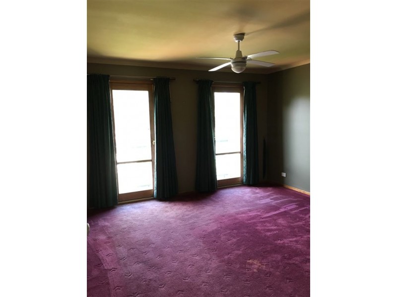 10 Tarrangower Place, Berwick VIC 3806