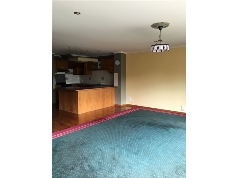 10 Tarrangower Place, Berwick VIC 3806