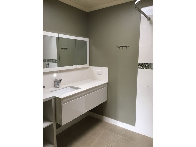 10 Tarrangower Place, Berwick VIC 3806