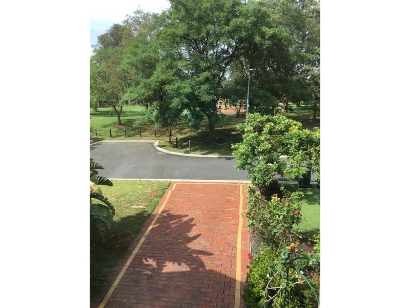 10 Tarrangower Place, Berwick VIC 3806