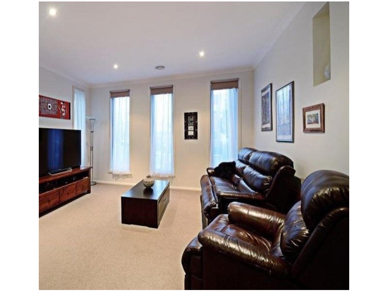 34 Kilburn Place, Pakenham VIC 3810